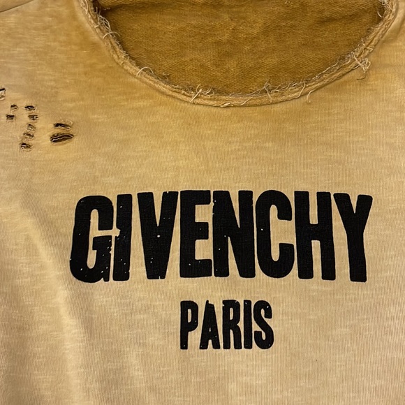 Givenchy‎ - Picture 2 of 7